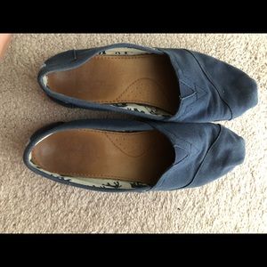 Navy blue canvas toms